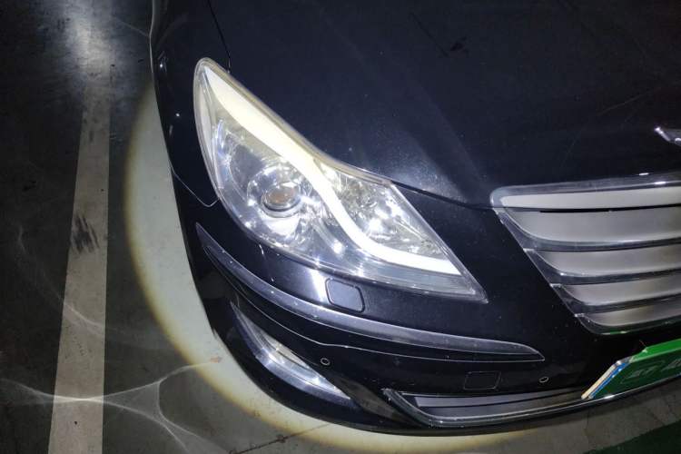 Used Hyundai Genesis 2012 3.0L GDI Luxury Edition Right Front Headlight