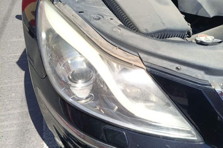 Used Hyundai Genesis 2012 3.0L GDI Luxury Edition Right Front Headlight