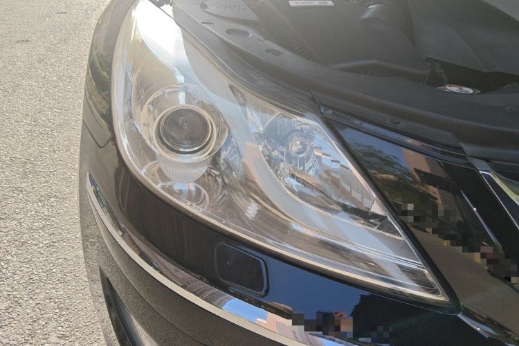 Used Hyundai Genesis 2012 3.3L GDI Prestige Edition Right Front Headlight