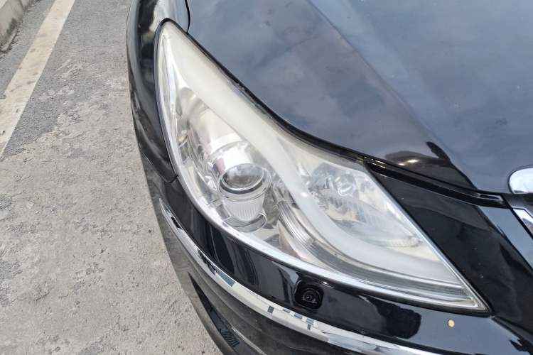 Used Hyundai Genesis 2012 3.0L GDI Luxury Edition Right Front Headlight