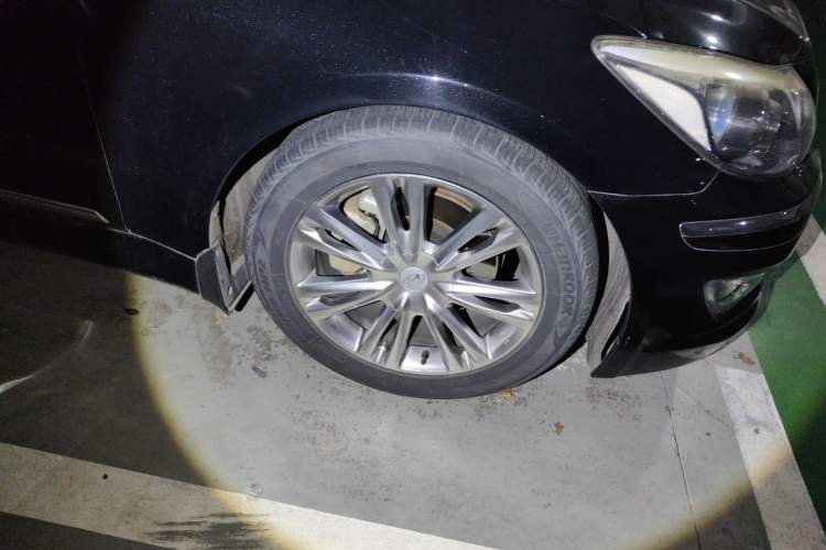 Used Hyundai Genesis 2012 3.0L GDI Luxury Edition Right Front Wheel Hub