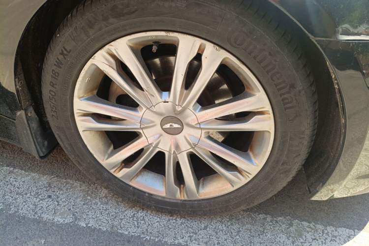 Used Hyundai Genesis 2012 3.0L GDI Luxury Edition Right Front Wheel Hub