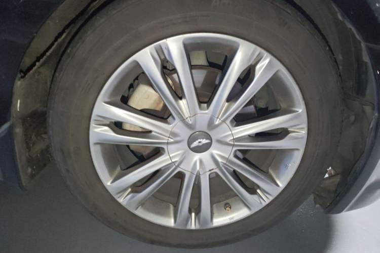 Used Hyundai Genesis 2012 3.0L GDI Luxury Edition Right Front Wheel Hub