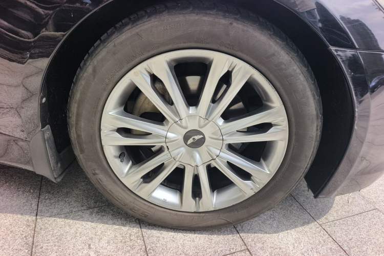 Used Hyundai Genesis 2012 3.0L GDI Luxury Edition Right Front Wheel Hub
