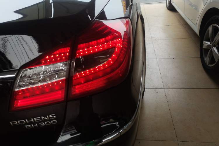 Used Hyundai Genesis 2012 3.0L GDI Luxury Edition Right Rear Taillight