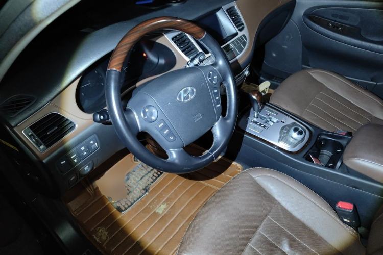 Used Hyundai Genesis 2012 3.0L GDI Luxury Edition Steering Wheel