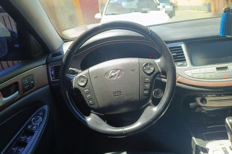 Used Hyundai Genesis 2012 3.0L GDI Luxury Edition Steering Wheel