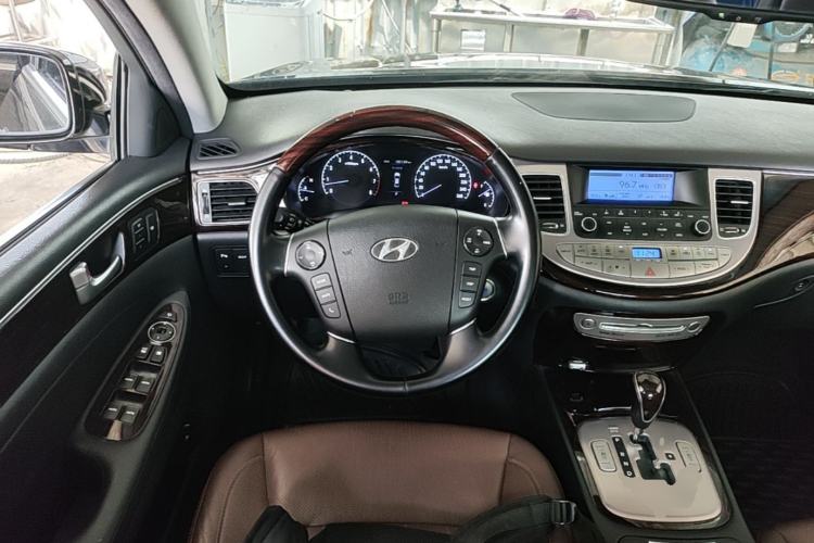 Used Hyundai Genesis 2012 3.0L GDI Luxury Edition Steering Wheel