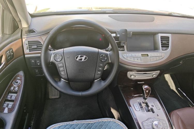 Used Hyundai Genesis 2012 3.3L GDI Prestige Edition Steering Wheel