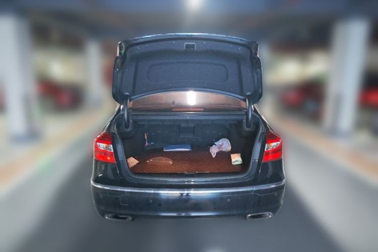 Used Hyundai Genesis 2012 3.0L GDI Luxury Edition Trunk