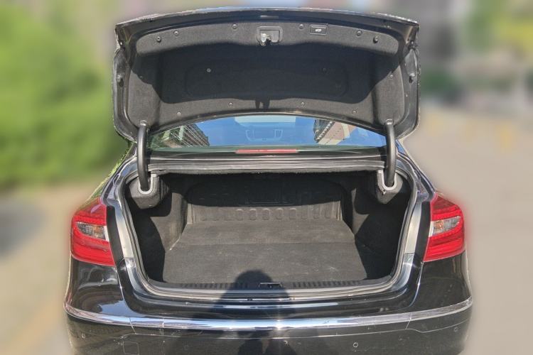 Used Hyundai Genesis 2012 3.3L GDI Prestige Edition Trunk
