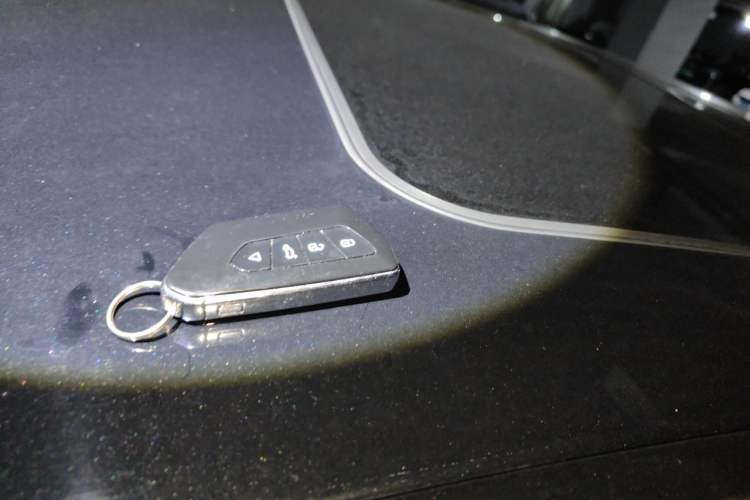 Used Hyundai Genesis 2012 3.0L GDI Luxury Edition Vehicle Key