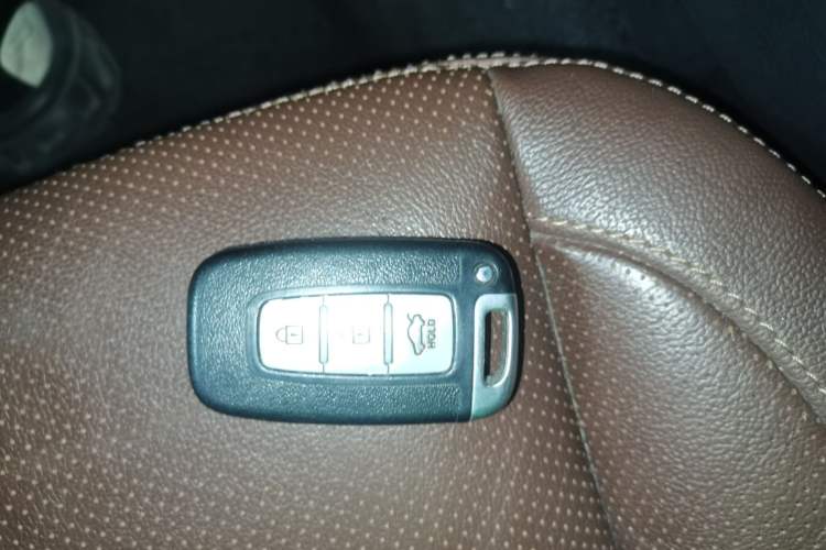Used Hyundai Genesis 2012 3.0L GDI Luxury Edition Vehicle Key