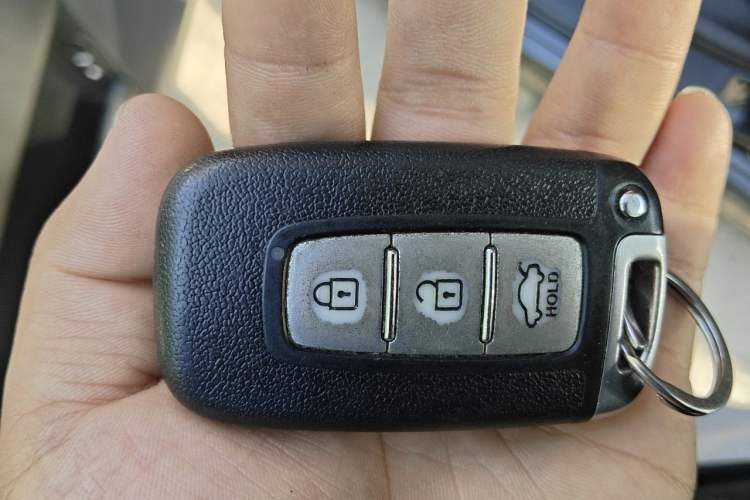 Used Hyundai Genesis 2012 3.3L GDI Prestige Edition Vehicle Key