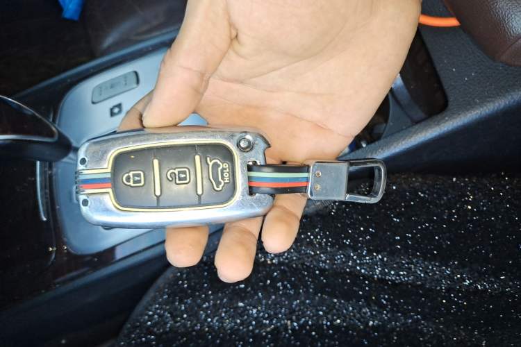 Used Hyundai Genesis 2012 3.0L GDI Luxury Edition Vehicle Key