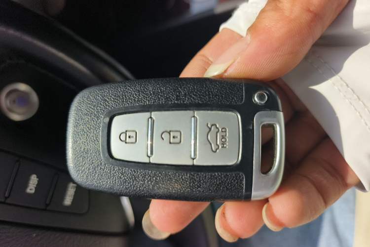 Used Hyundai Genesis 2012 3.0L GDI Luxury Edition Vehicle Key