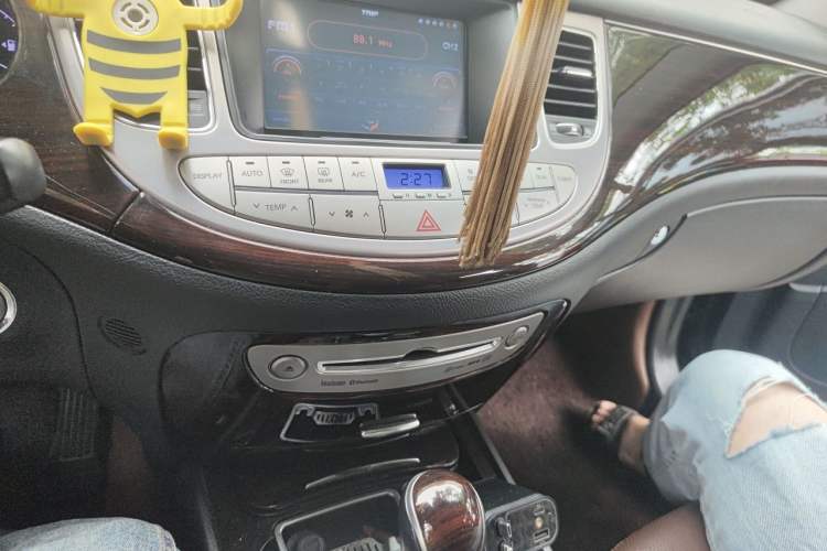 Used Hyundai Genesis 2012 3.0L GDI Luxury Edition Audio And AC Panel