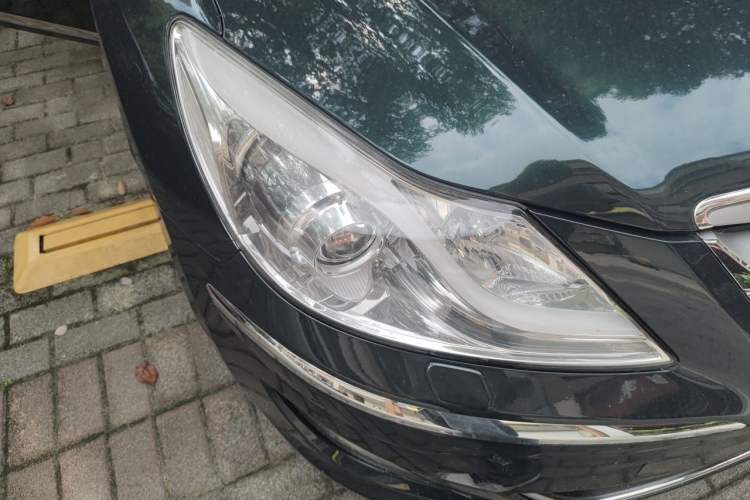 Used Hyundai Genesis 2012 3.0L GDI Luxury Edition Right Front Headlight