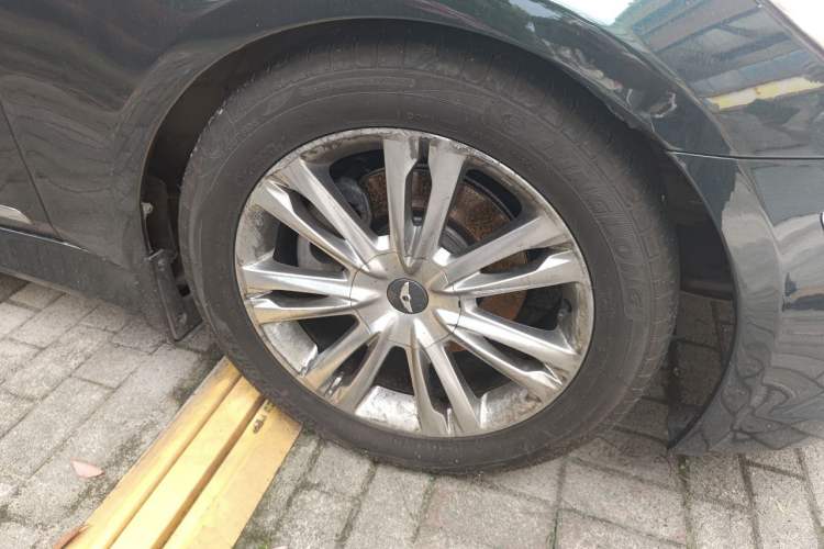 Used Hyundai Genesis 2012 3.0L GDI Luxury Edition Right Front Wheel Hub