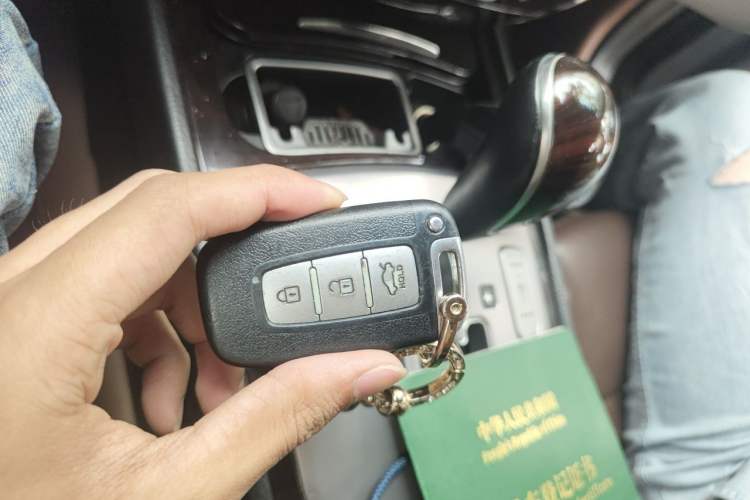 Used Hyundai Genesis 2012 3.0L GDI Luxury Edition Vehicle Key