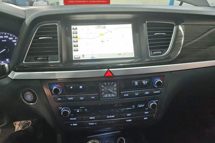 Used Hyundai Genesis 2015 3.0 GDi Two-Wheel-Drive Elite Edition Audio And AC Panel