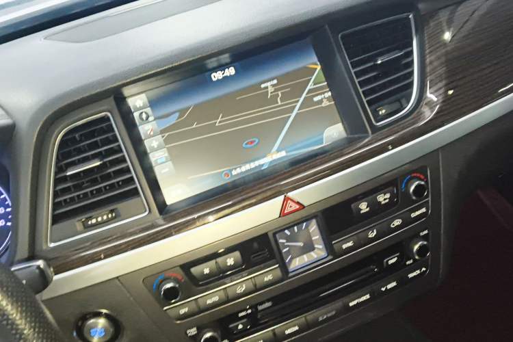 Used Hyundai Genesis 2015 3.0GDi Four-Wheel Drive Luxury Edition Audio And AC Panel