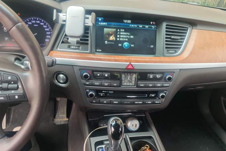 Used Hyundai Genesis 2015 3.3GDi Two-Wheel-Drive Flagship Edition Audio And AC Panel