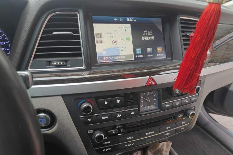 Used Hyundai Genesis 2015 3.0 GDi Two-Wheel-Drive Elite Edition Audio And AC Panel