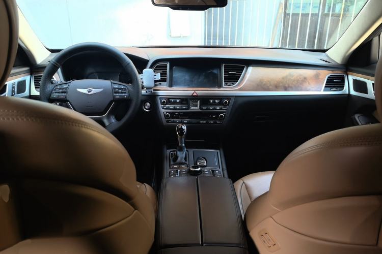 Used Hyundai Genesis 2015 3.0GDi Four-Wheel Drive Flagship Edition Center Console