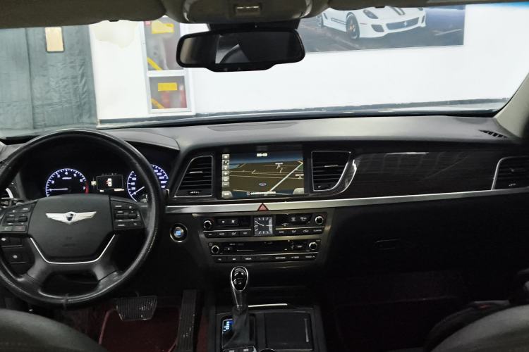 Used Hyundai Genesis 2015 3.0GDi Four-Wheel Drive Luxury Edition Center Console