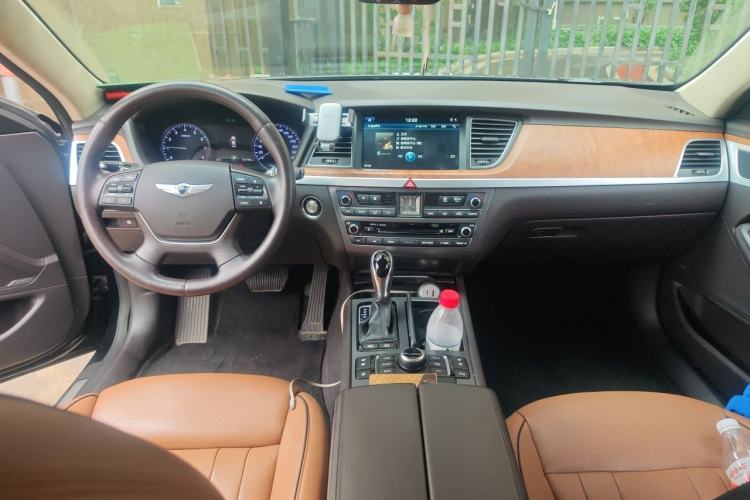 Used Hyundai Genesis 2015 3.3GDi Two-Wheel-Drive Flagship Edition Center Console