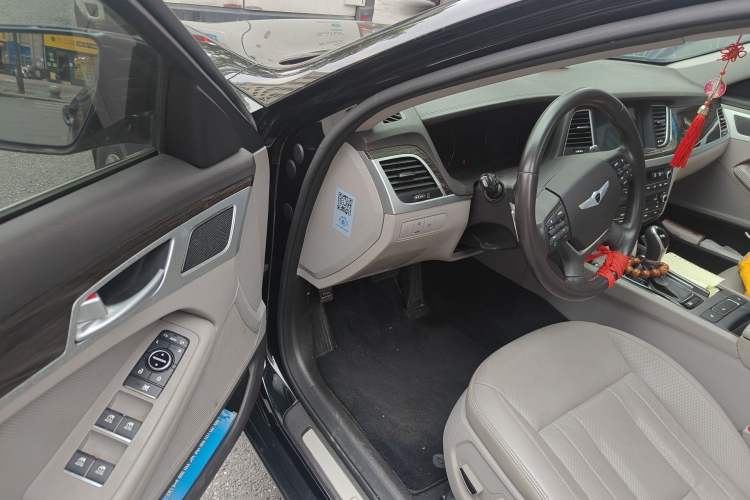 Used Hyundai Genesis 2015 3.0 GDi Two-Wheel-Drive Elite Edition Driver Seat