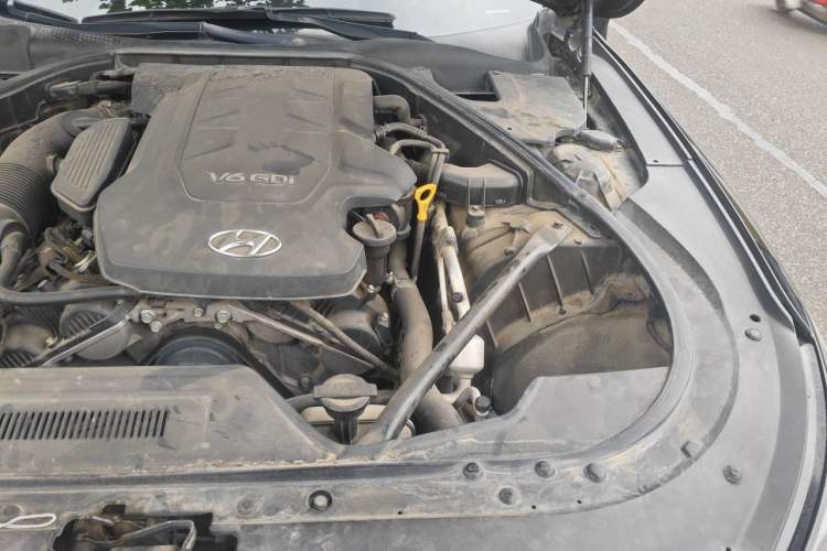 Used Hyundai Genesis 2015 3.0GDi Four-Wheel Drive Luxury Edition Engine Bay Left