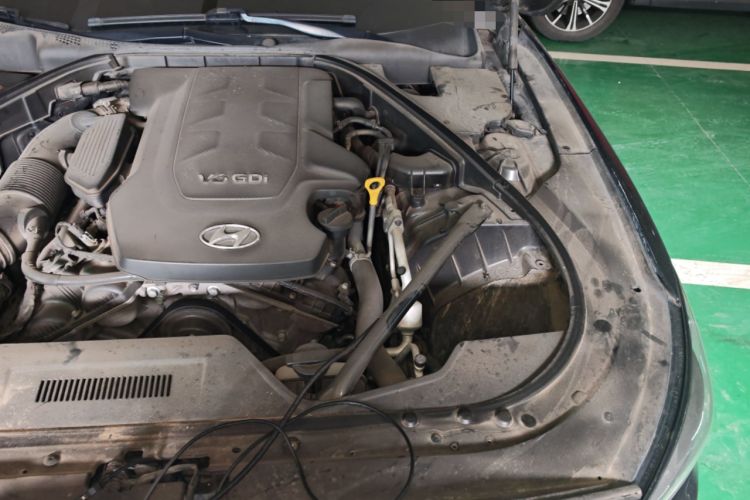 Used Hyundai Genesis 2015 3.0 GDi Two-Wheel-Drive Elite Edition Engine Bay Left