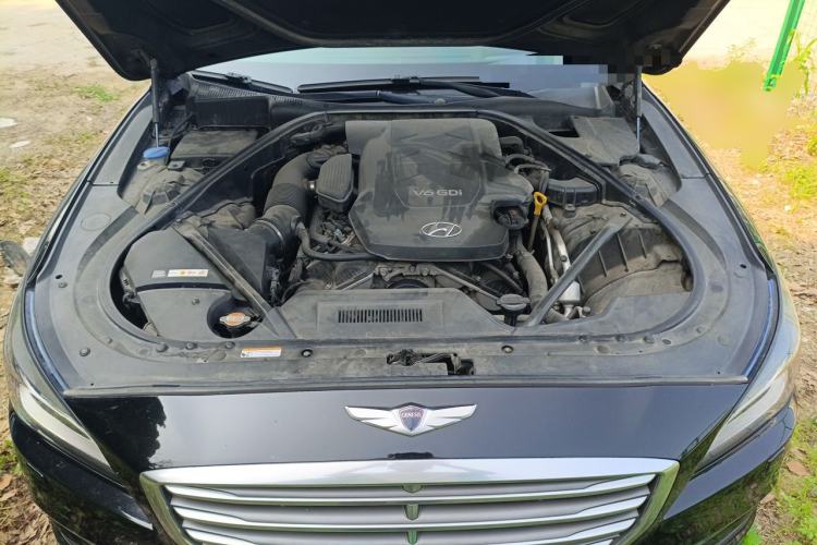 Used Hyundai Genesis 2015 3.0 GDi Two-Wheel-Drive Luxury Edition Engine Bay