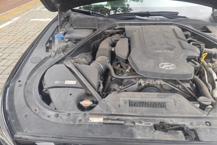 Used Hyundai Genesis 2015 3.0GDi Four-Wheel Drive Luxury Edition Engine Bay Right