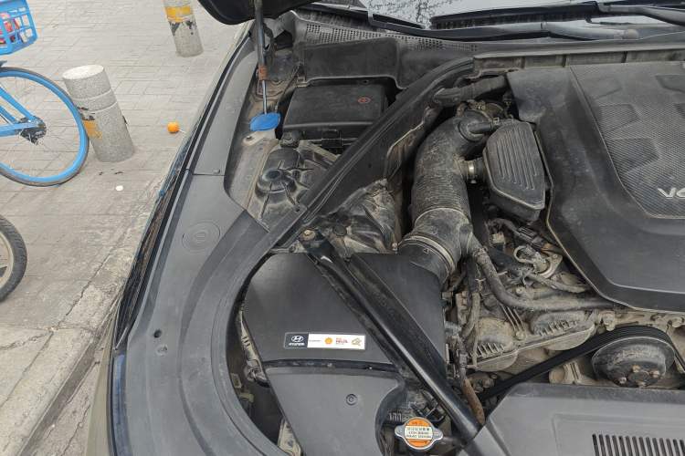 Used Hyundai Genesis 2015 3.0 GDi Two-Wheel-Drive Elite Edition Engine Bay Right