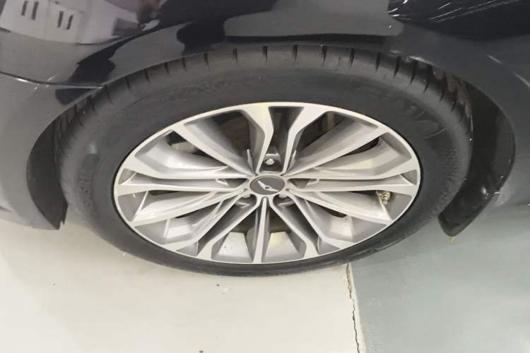 Used Hyundai Genesis 2015 3.0GDi Four-Wheel Drive Luxury Edition Exterior 4