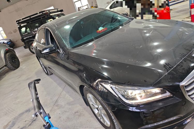 Used Hyundai Genesis 2015 3.0 GDi Two-Wheel-Drive Elite Edition Front Right 45 Deg
