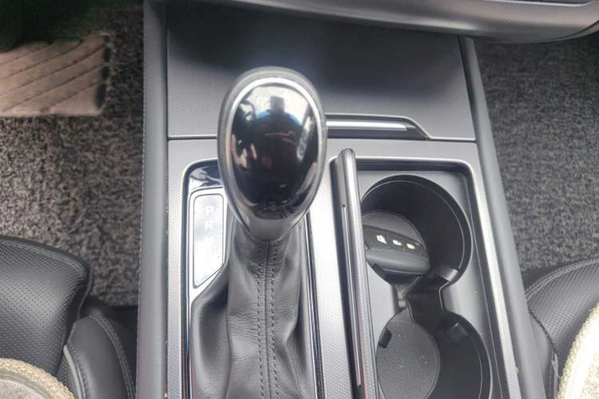 Used Hyundai Genesis 2015 3.0GDi Four-Wheel Drive Flagship Edition Gear Lever