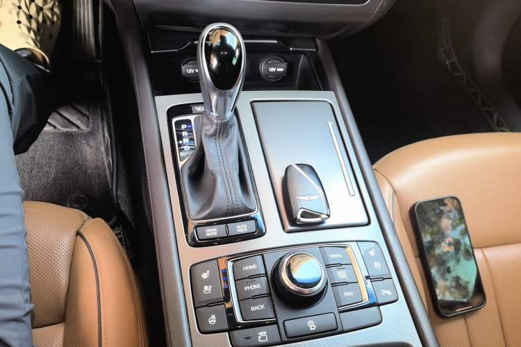 Used Hyundai Genesis 2015 3.0GDi Four-Wheel Drive Flagship Edition Gear Lever