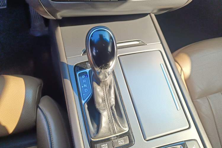 Used Hyundai Genesis 2015 3.0GDi Four-Wheel Drive Flagship Edition Gear Lever