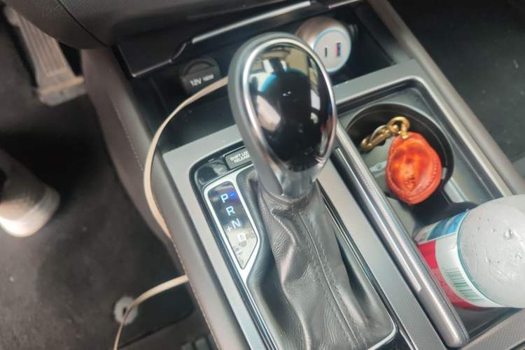 Used Hyundai Genesis 2015 3.3GDi Two-Wheel-Drive Flagship Edition Gear Lever