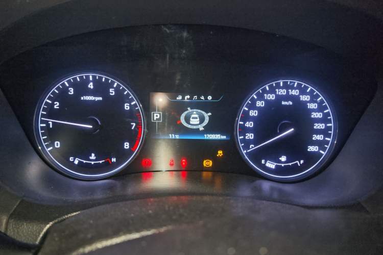 Used Hyundai Genesis 2015 3.0 GDi Two-Wheel-Drive Elite Edition Instrument Cluster