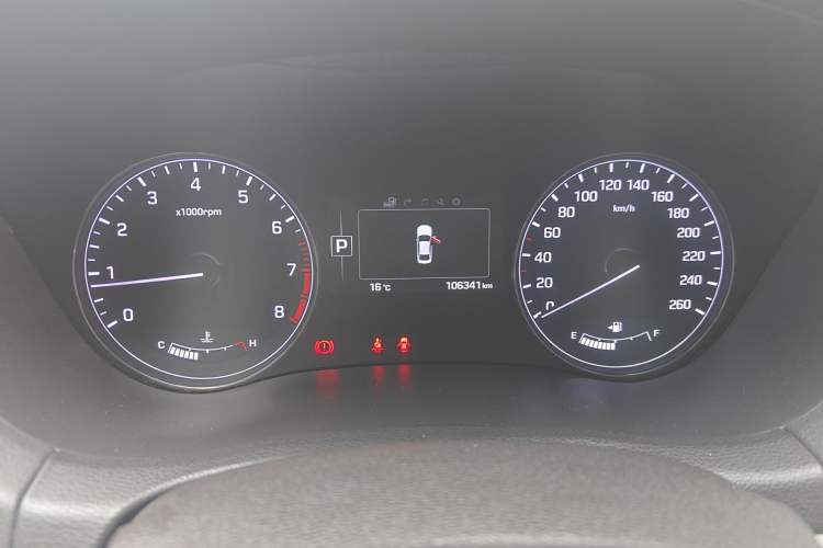 Used Hyundai Genesis 2015 3.0 GDi Two-Wheel-Drive Elite Edition Instrument Cluster