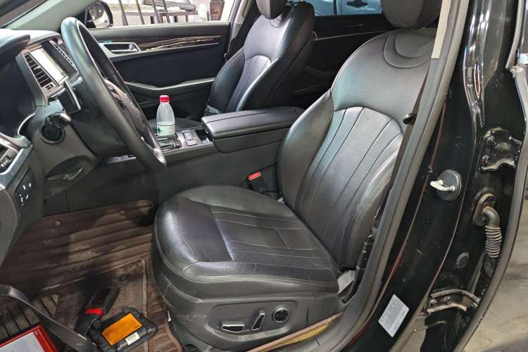 Used Hyundai Genesis 2015 3.0 GDi Two-Wheel-Drive Elite Edition Left Front Seat