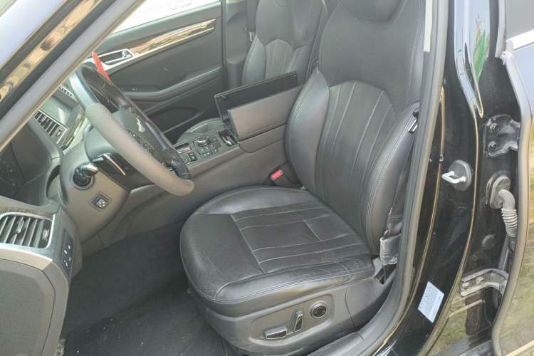Used Hyundai Genesis 2015 3.0 GDi Two-Wheel-Drive Luxury Edition Left Front Seat