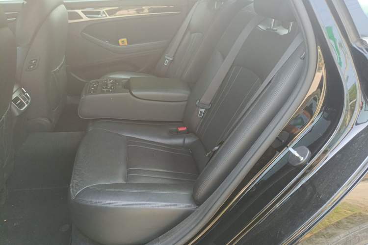 Used Hyundai Genesis 2015 3.0 GDi Two-Wheel-Drive Luxury Edition Left Rear Seat
