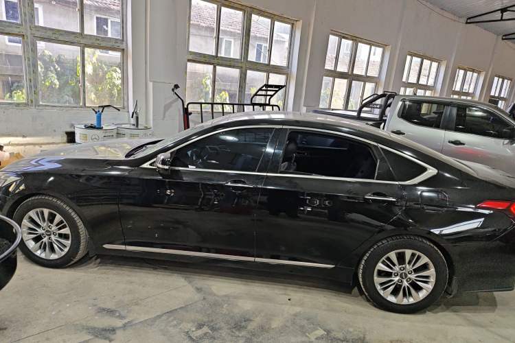 Used Hyundai Genesis 2015 3.0 GDi Two-Wheel-Drive Elite Edition Left Side