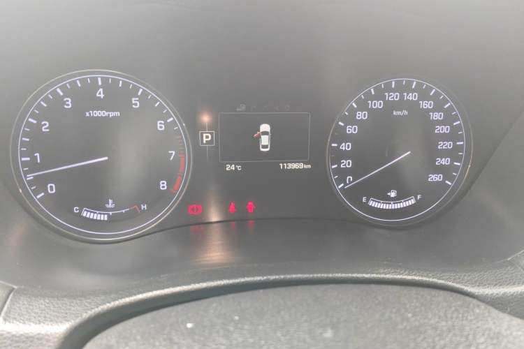 Used Hyundai Genesis 2015 3.0GDi Four-Wheel Drive Luxury Edition Odometer Close Up